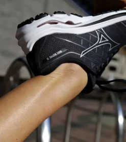 Store Wave Inspire 18 (D Wide) Womens Women Run