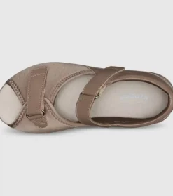 Hot Pedwalker Sandal (D Wide) Womens Women Walk